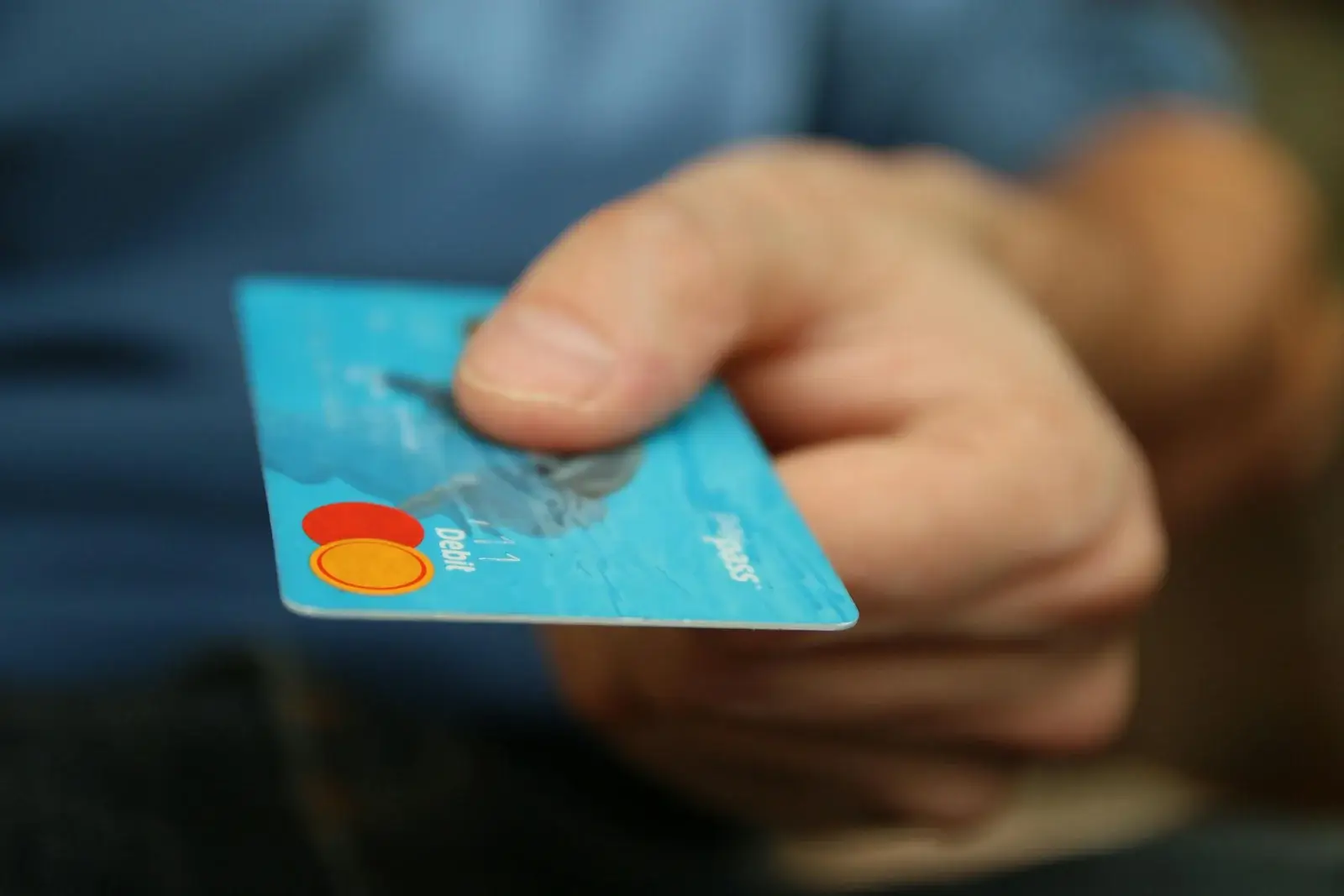 Pervers narcissique et argent : stratégie de manipulation financière